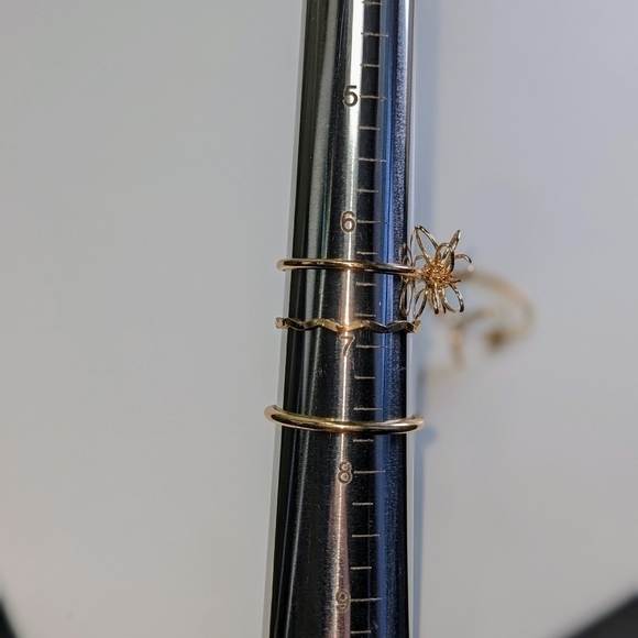 Stackable Gold Rings Set (x4) - Picture 4 of 9